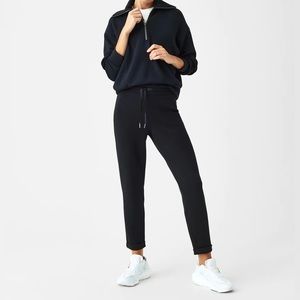 Spanx Air Essentials Tapered Pant - Very Black (XS)